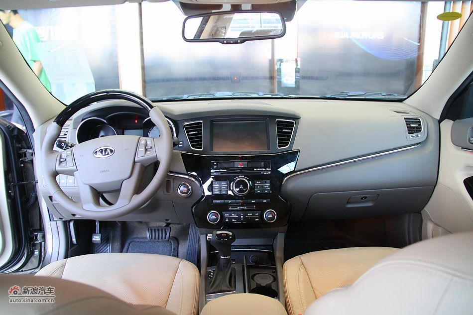 进口起亚凯尊上市现场图
