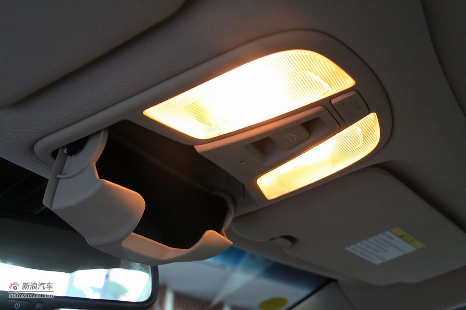 进口起亚凯尊上市现场图