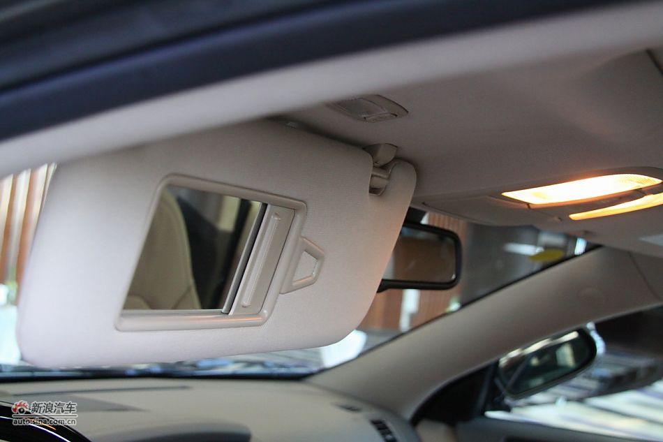 进口起亚凯尊上市现场图