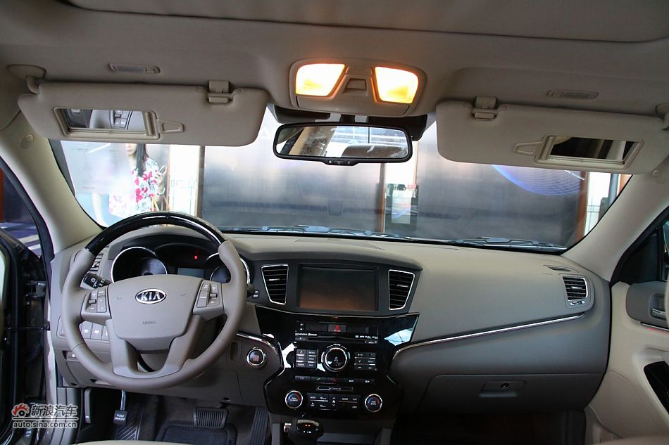 进口起亚凯尊上市现场图