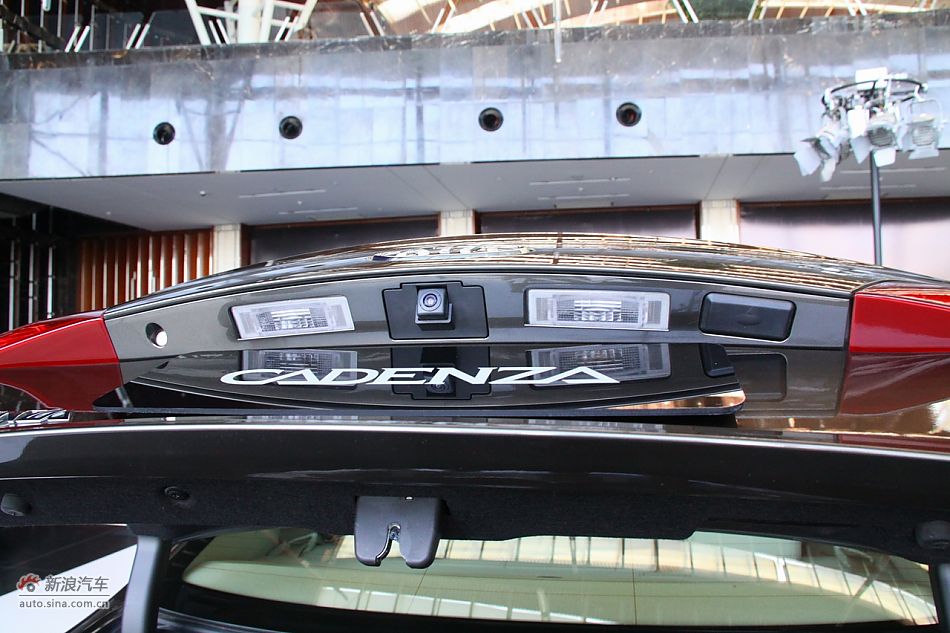 进口起亚凯尊上市现场图