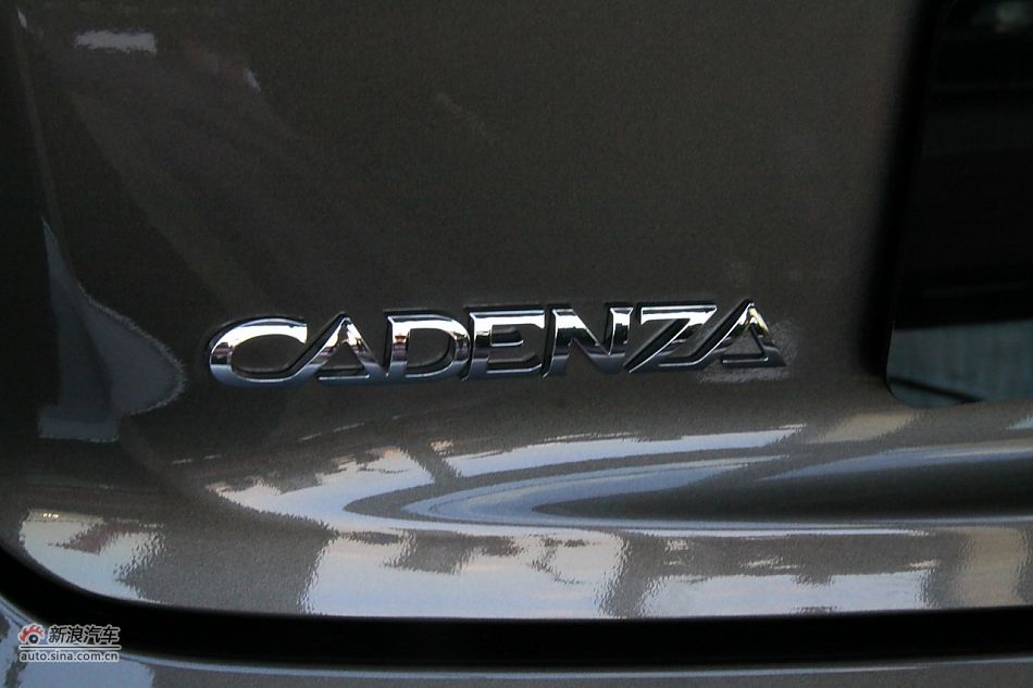 进口起亚凯尊上市现场图