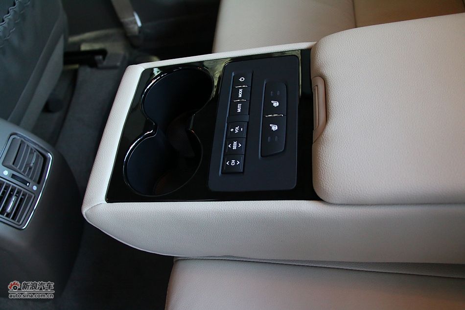 进口起亚凯尊上市现场图