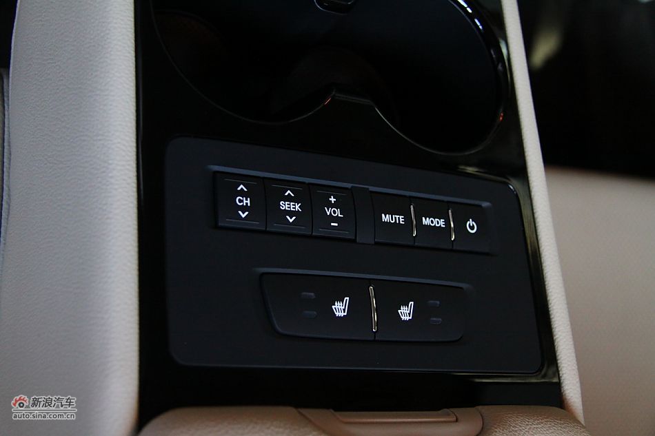 进口起亚凯尊上市现场图