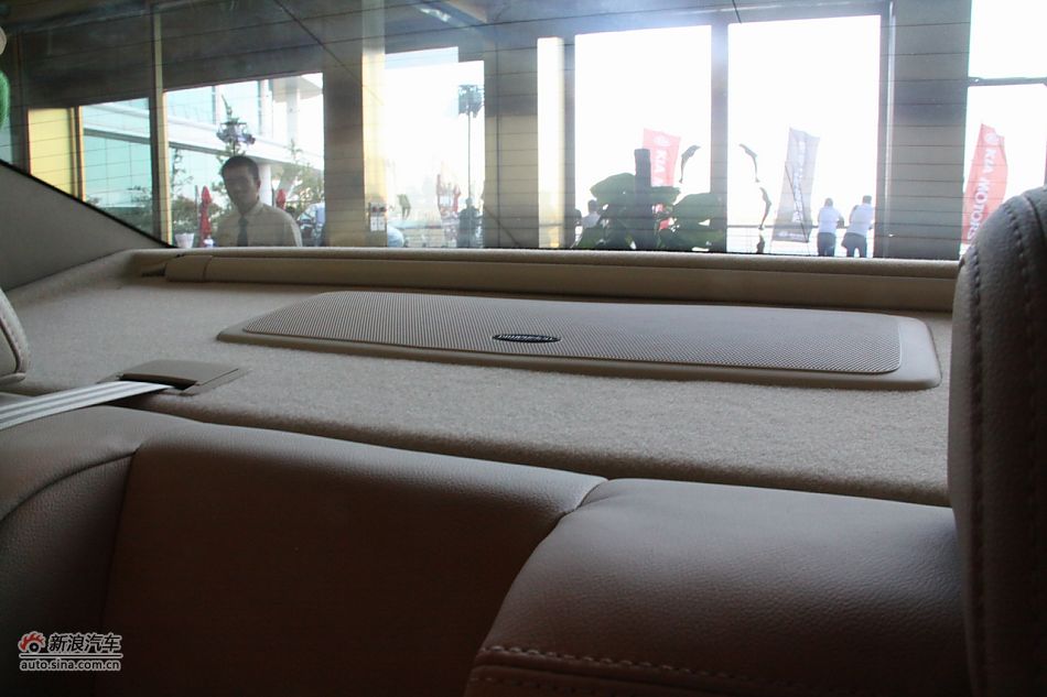 进口起亚凯尊上市现场图