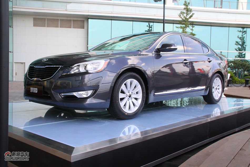 进口起亚凯尊上市现场图