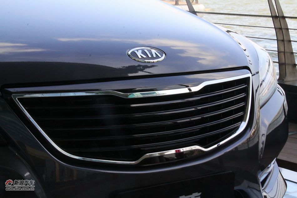 进口起亚凯尊上市现场图