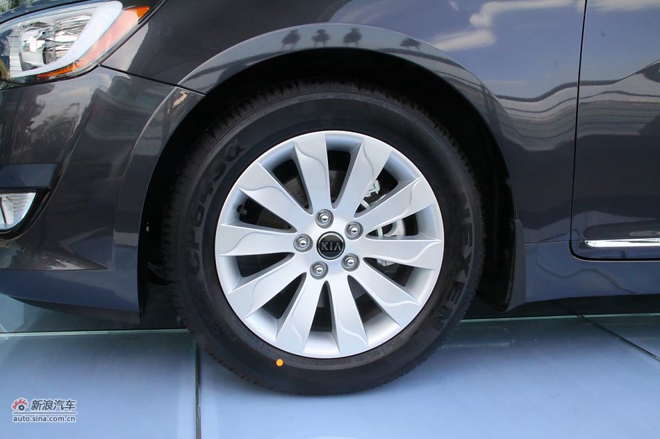 进口起亚凯尊上市现场图