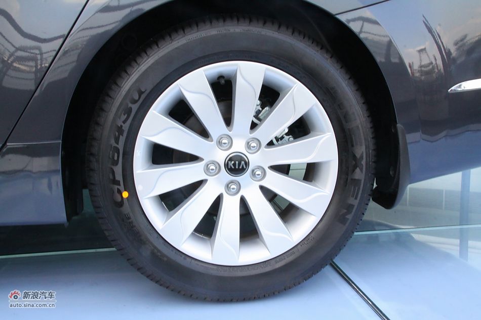 进口起亚凯尊上市现场图