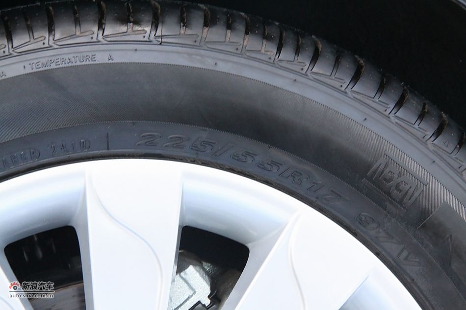 进口起亚凯尊上市现场图