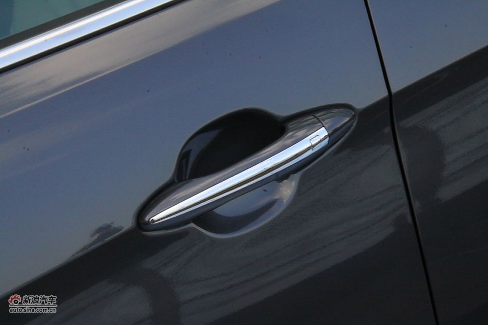 进口起亚凯尊上市现场图