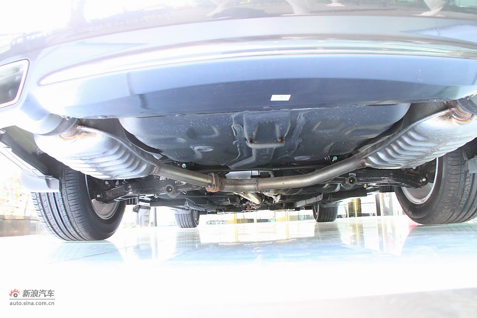 进口起亚凯尊上市现场图