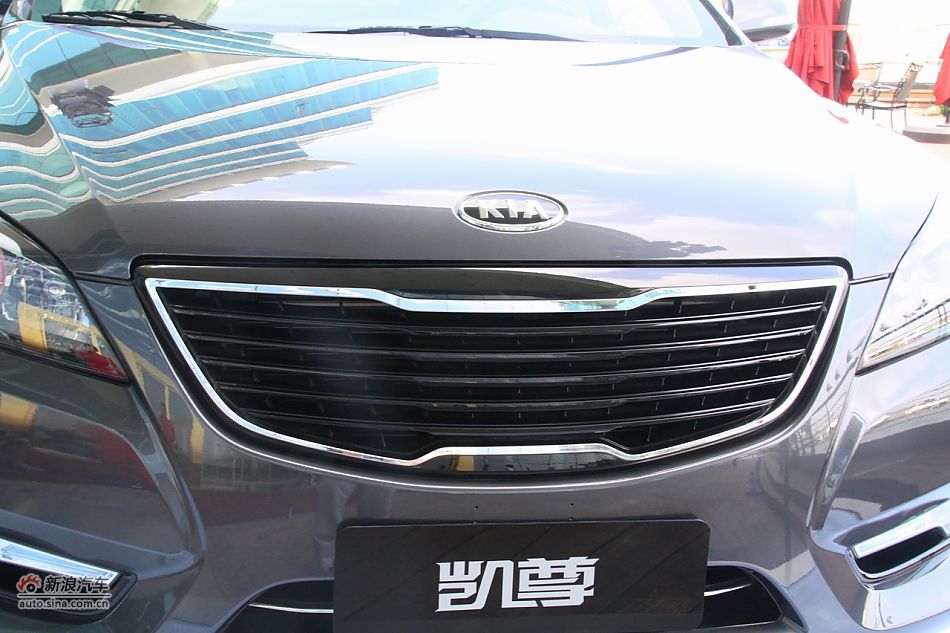 进口起亚凯尊上市现场图