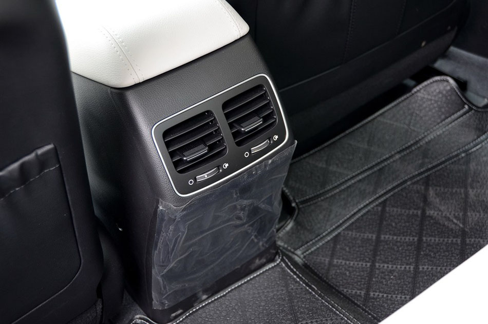 2013款凯尊2.4L 旗舰型 空间