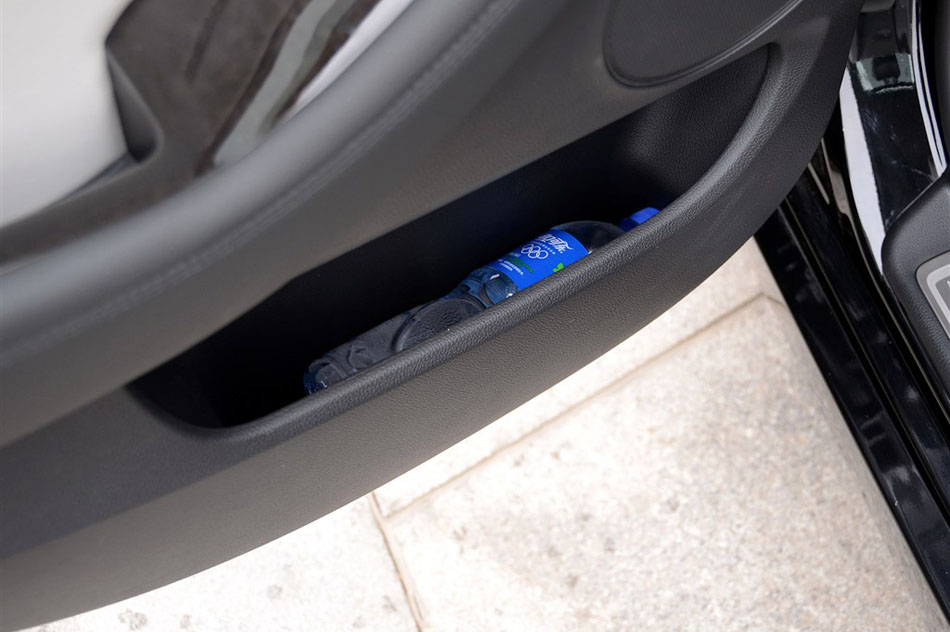 2013款凯尊2.4L 旗舰型 空间