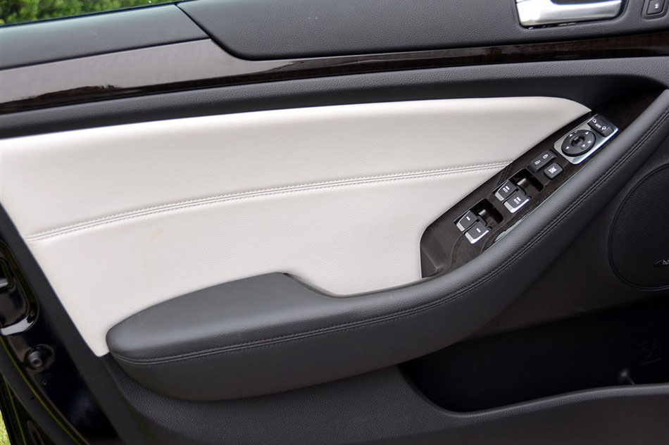 2013款凯尊2.4L 旗舰型 空间