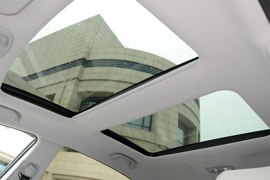 2013款凯尊2.4L 旗舰型 空间