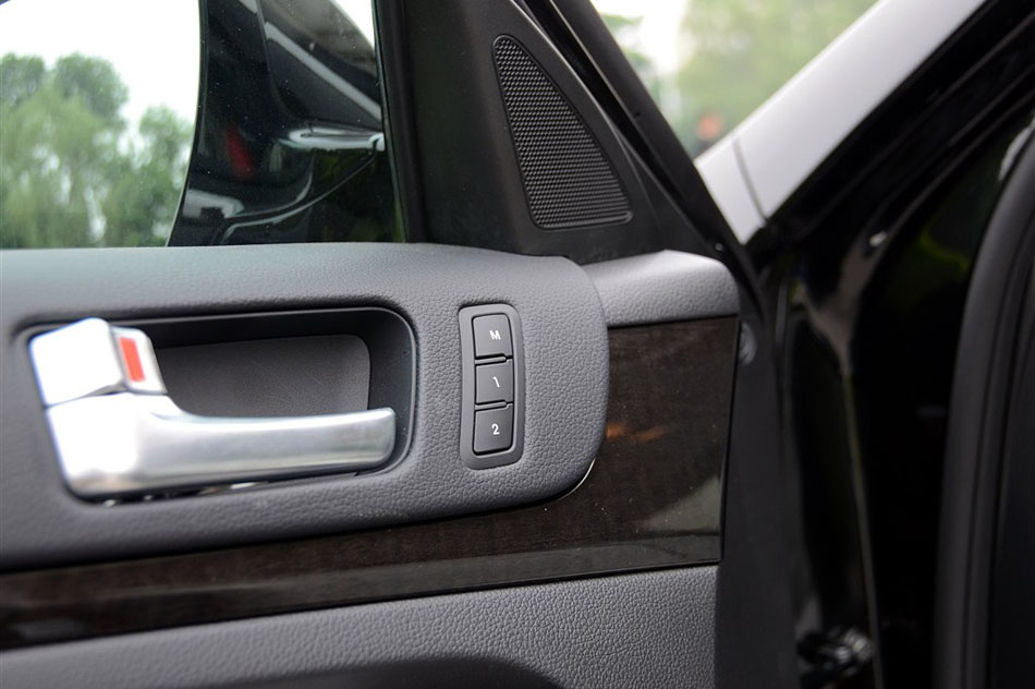 2013款凯尊2.4L 旗舰型 空间