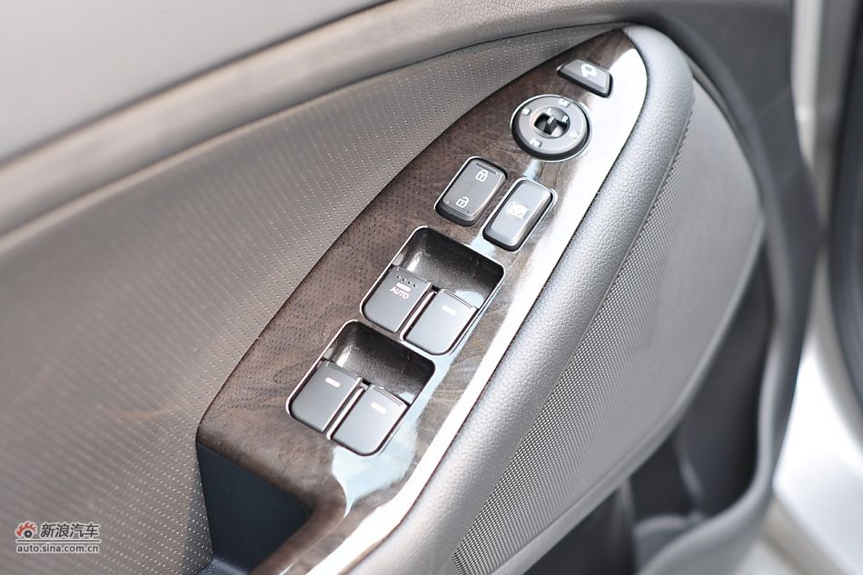 2011款东风悦达起亚K5