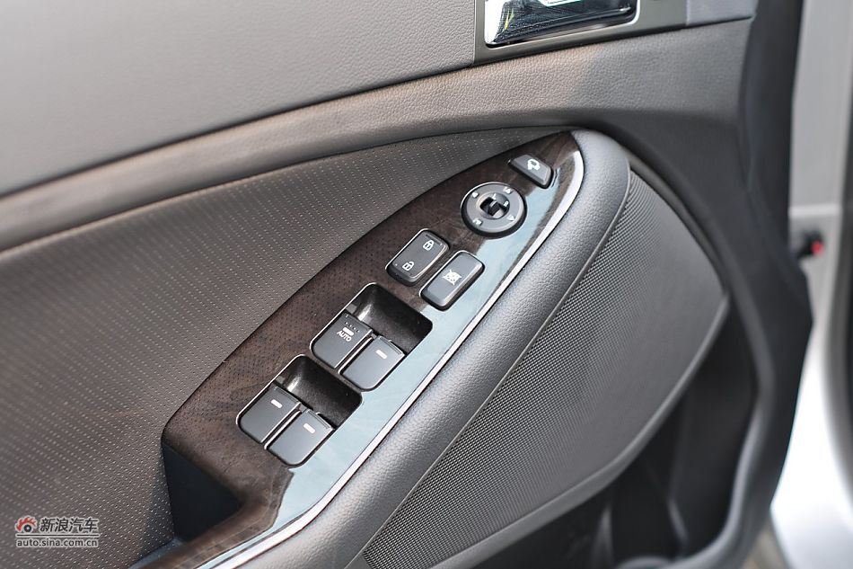 2011款东风悦达起亚K5