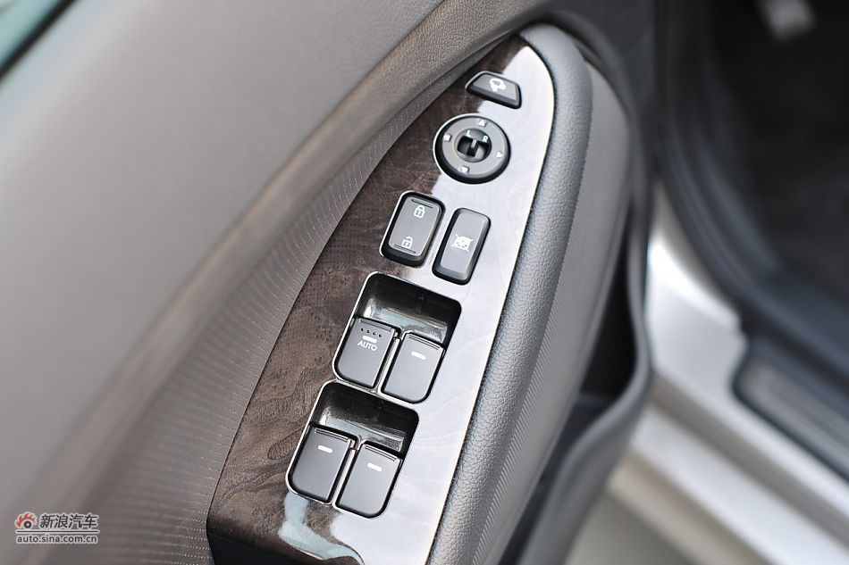 2011款东风悦达起亚K5