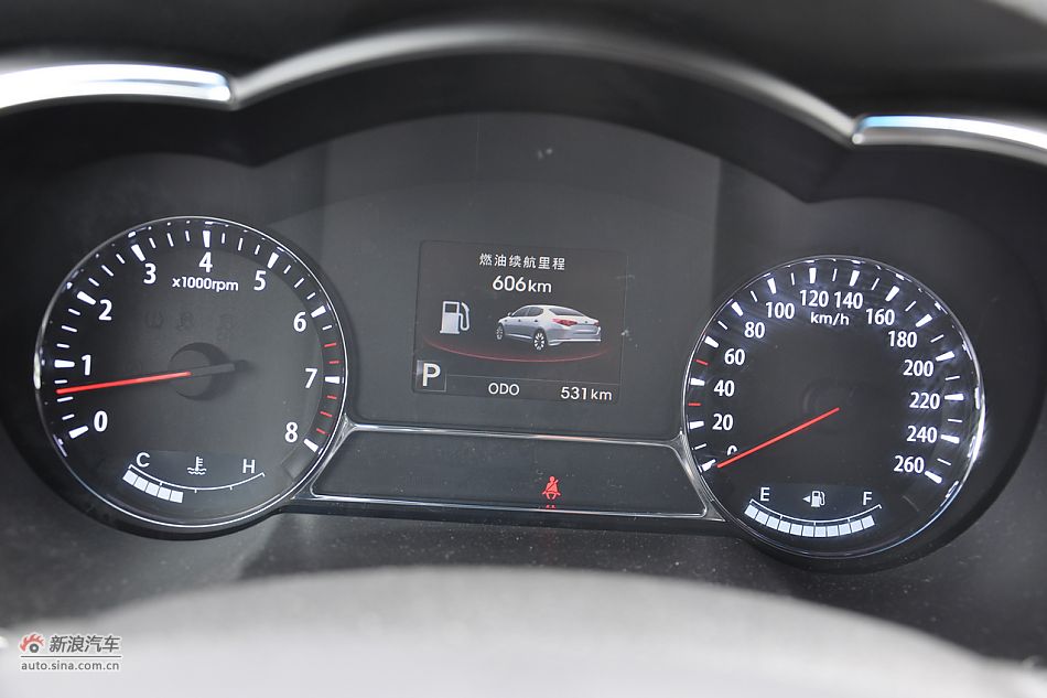 东风悦达起亚K5内饰