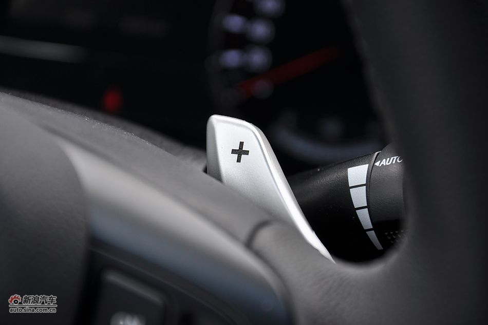 东风悦达起亚K5内饰