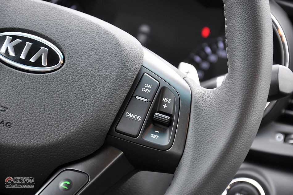 东风悦达起亚K5内饰