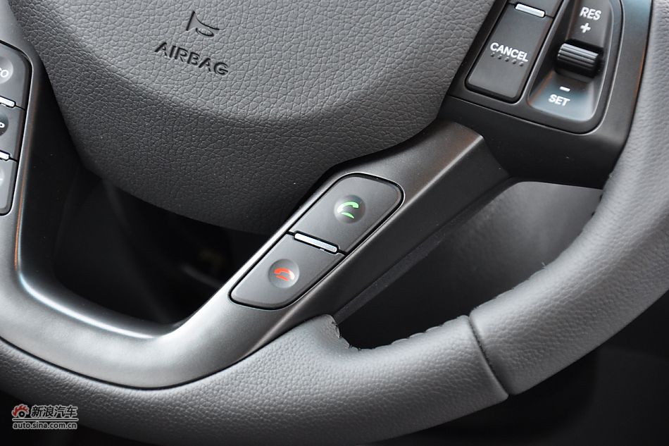 东风悦达起亚K5内饰