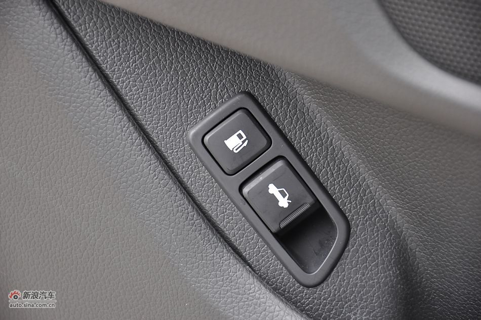 东风悦达起亚K5内饰