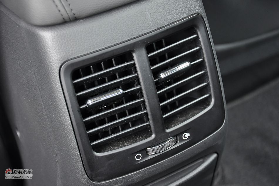 东风悦达起亚K5内饰