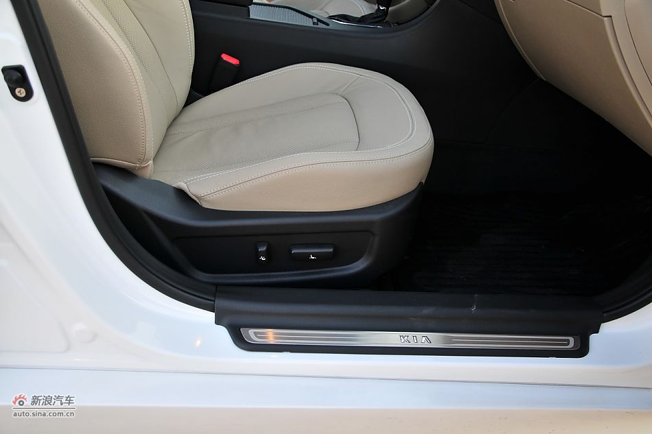 起亚K5内饰