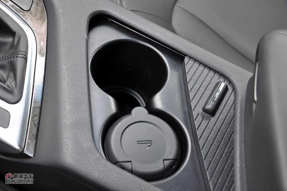 东风悦达起亚K5内饰