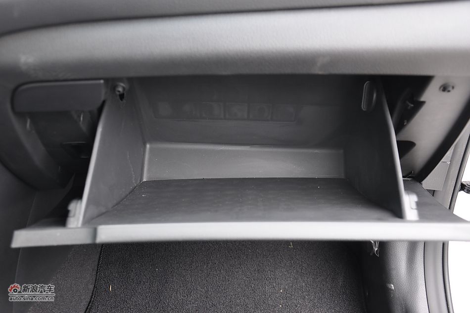 东风悦达起亚K5内饰