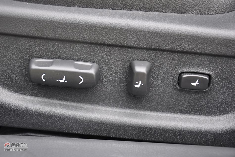 东风悦达起亚K5内饰