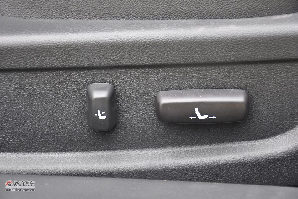 东风悦达起亚K5内饰