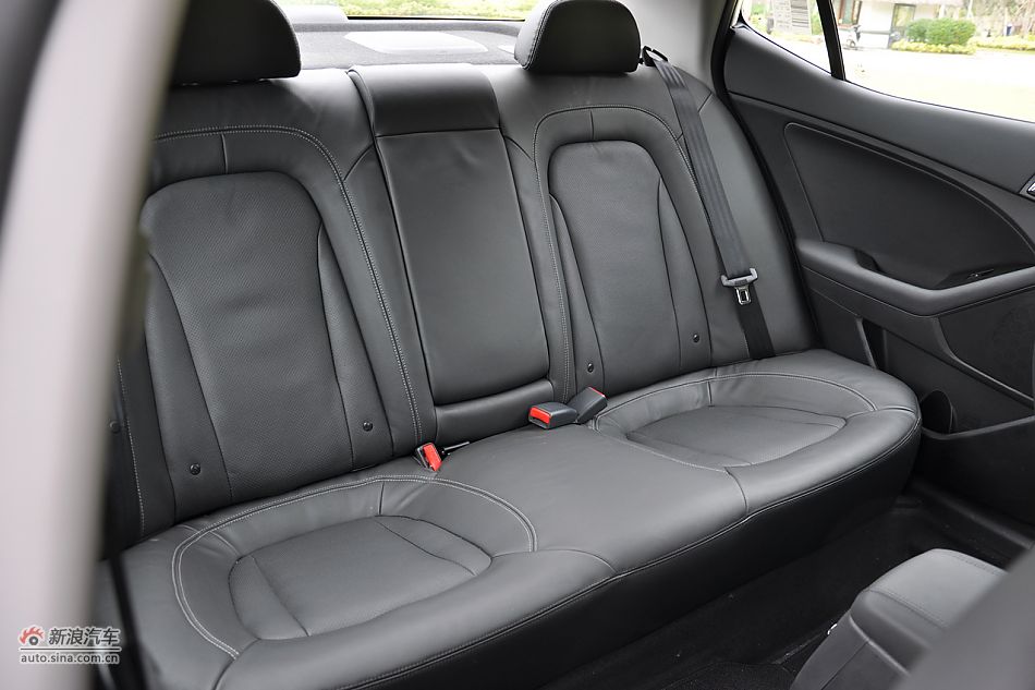 东风悦达起亚K5内饰