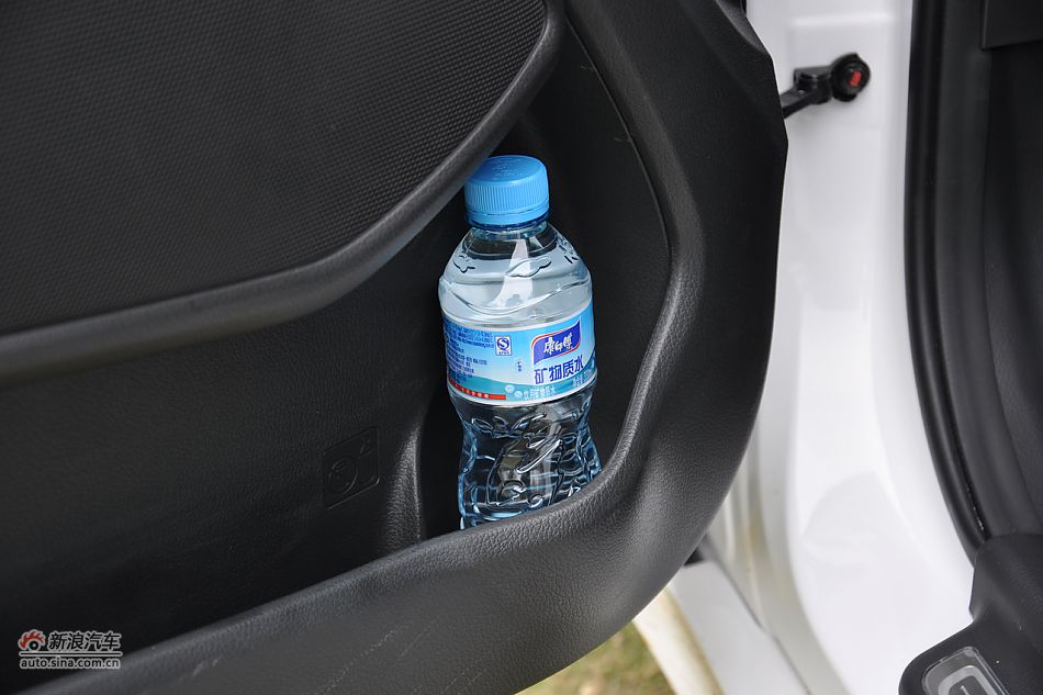 东风悦达起亚K5内饰