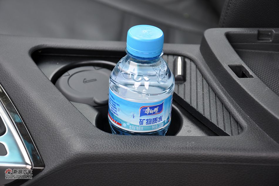 东风悦达起亚K5内饰