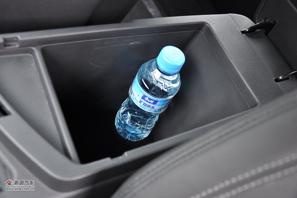 东风悦达起亚K5内饰