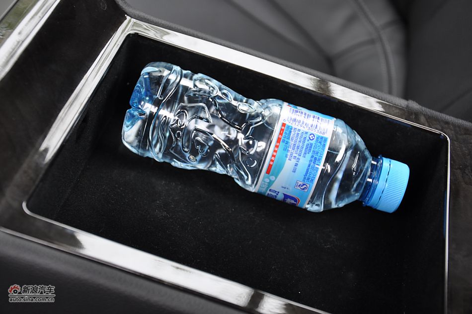 东风悦达起亚K5内饰