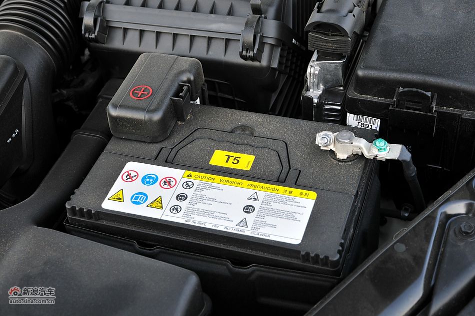 起亚K5发动机舱