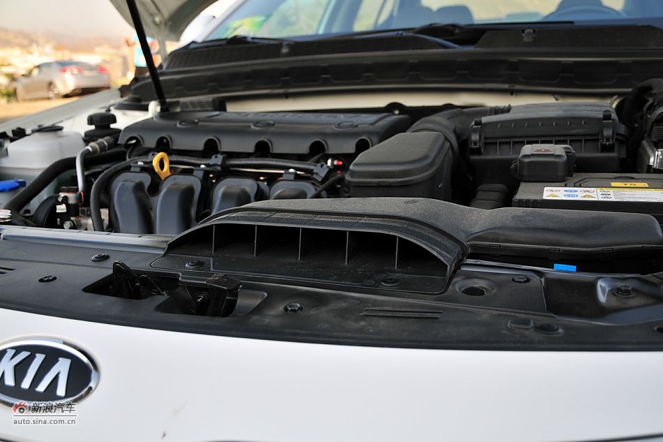 起亚K5发动机舱