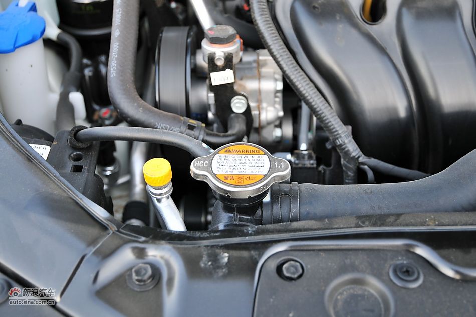 起亚K5发动机舱