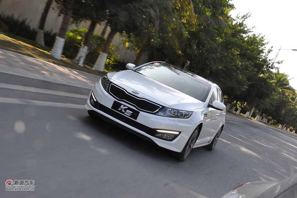 东风悦达起亚K5试车