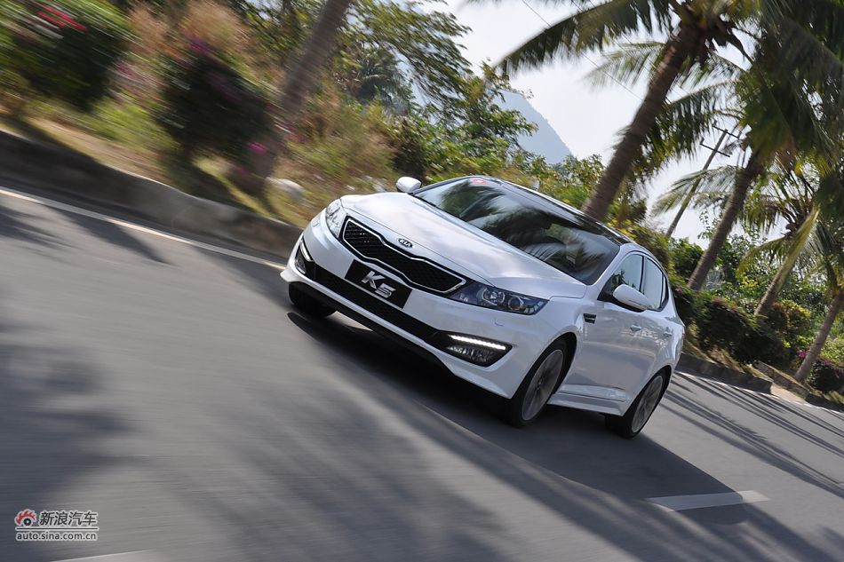 东风悦达起亚K5试车