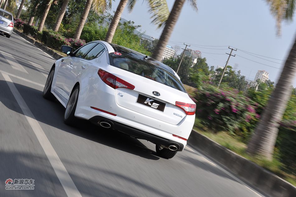 东风悦达起亚K5试车