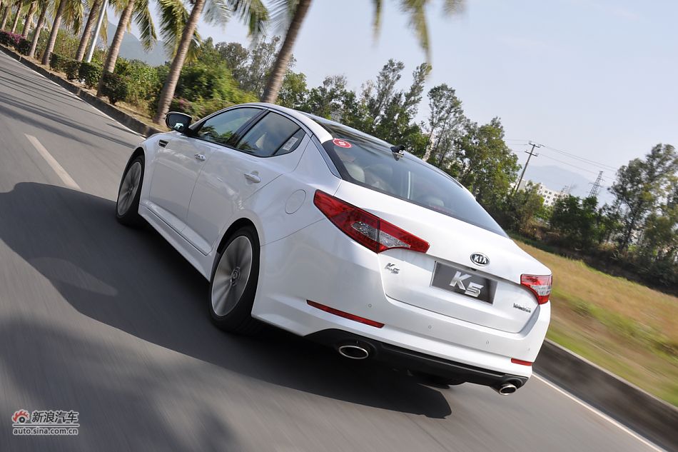 东风悦达起亚K5试车