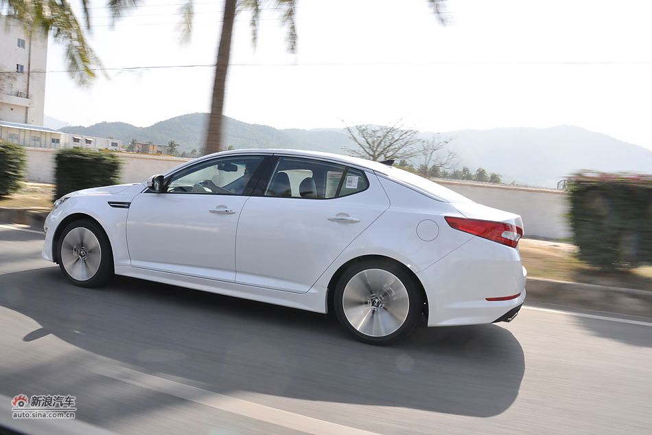 东风悦达起亚K5试车