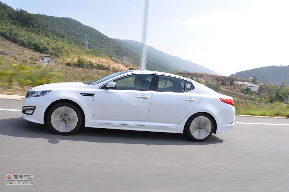 东风悦达起亚K5试车